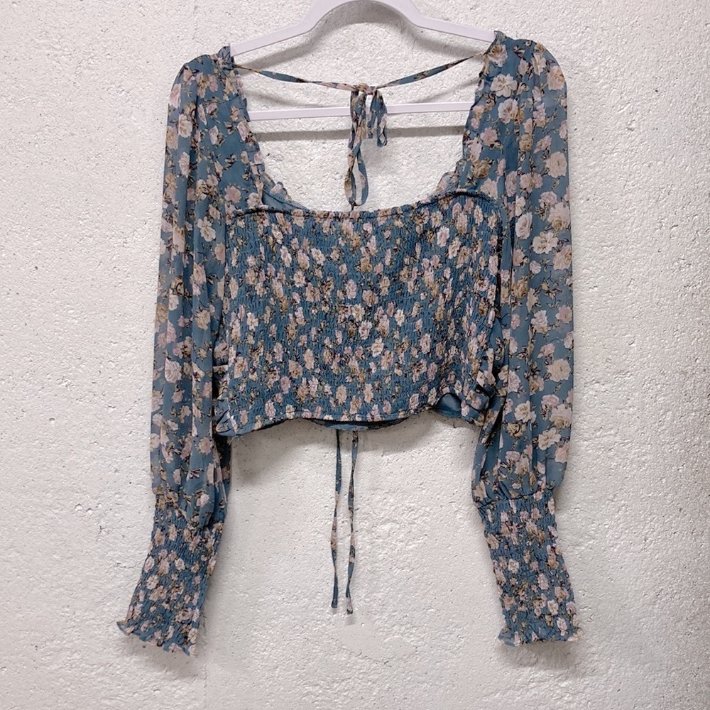 She + Sky size M Floral Blue Pink Crop Top Long Sheer Sleeve Smocked - Picture 3 of 8